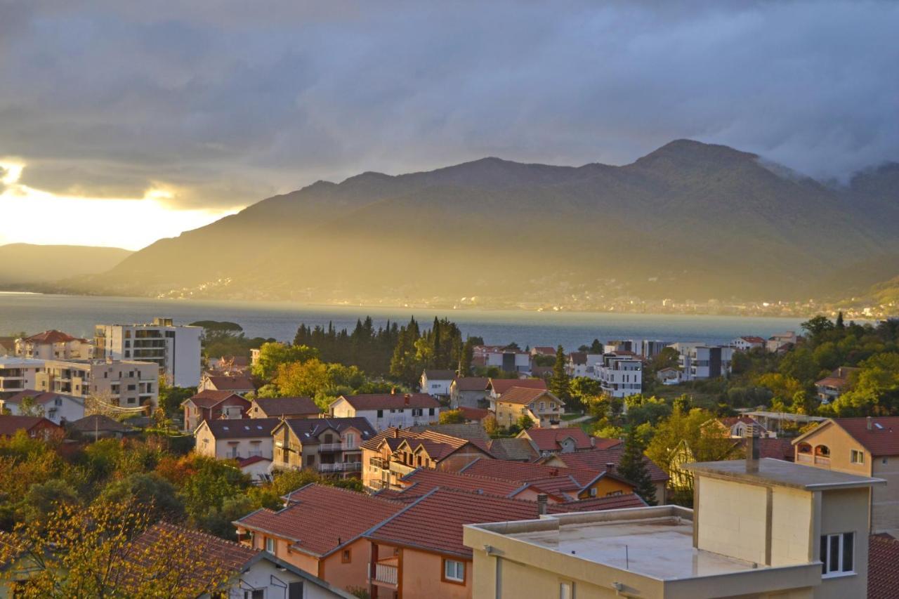 Tivat Apartments Bagian luar foto